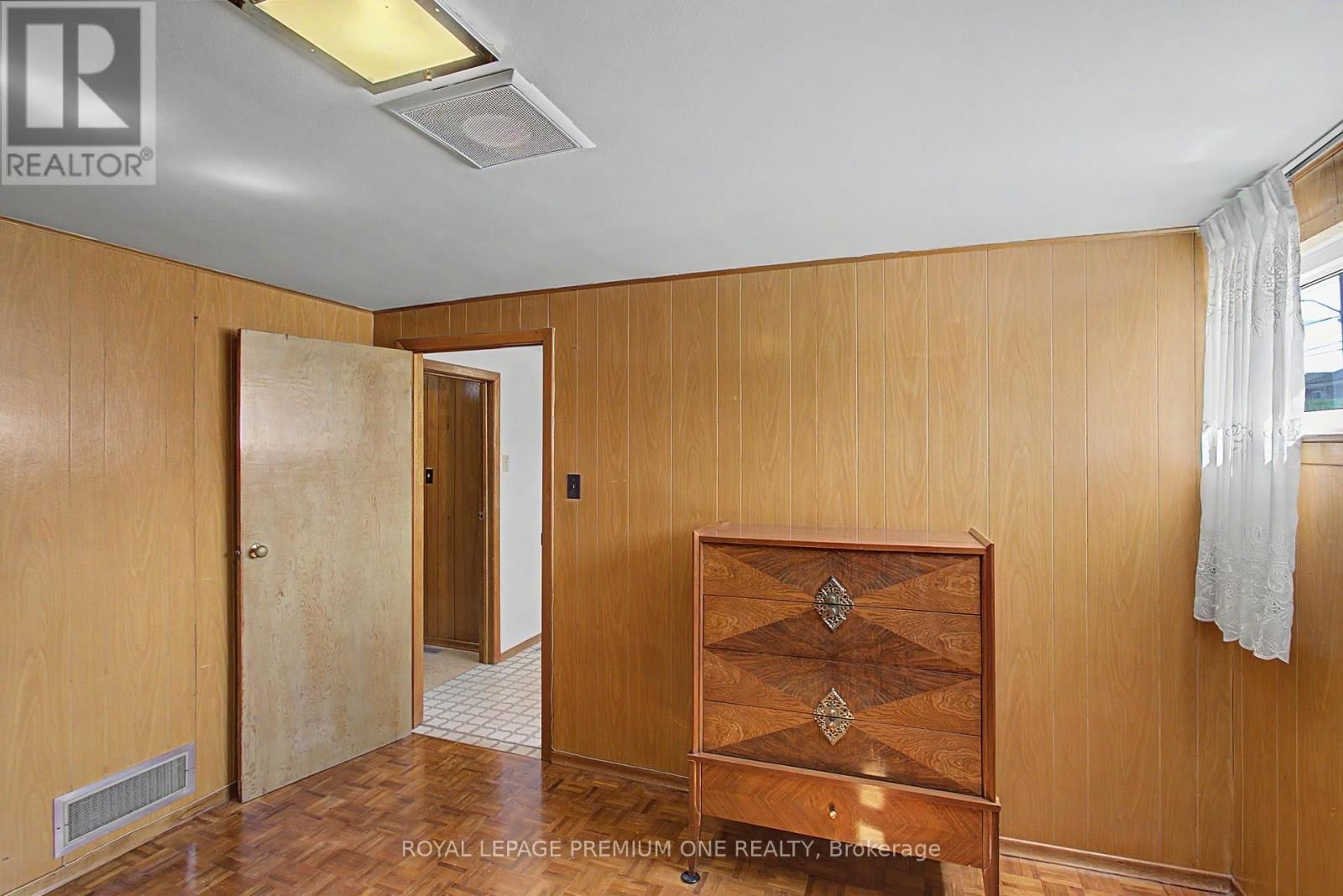 76 TAVISTOCK ROAD Image 31