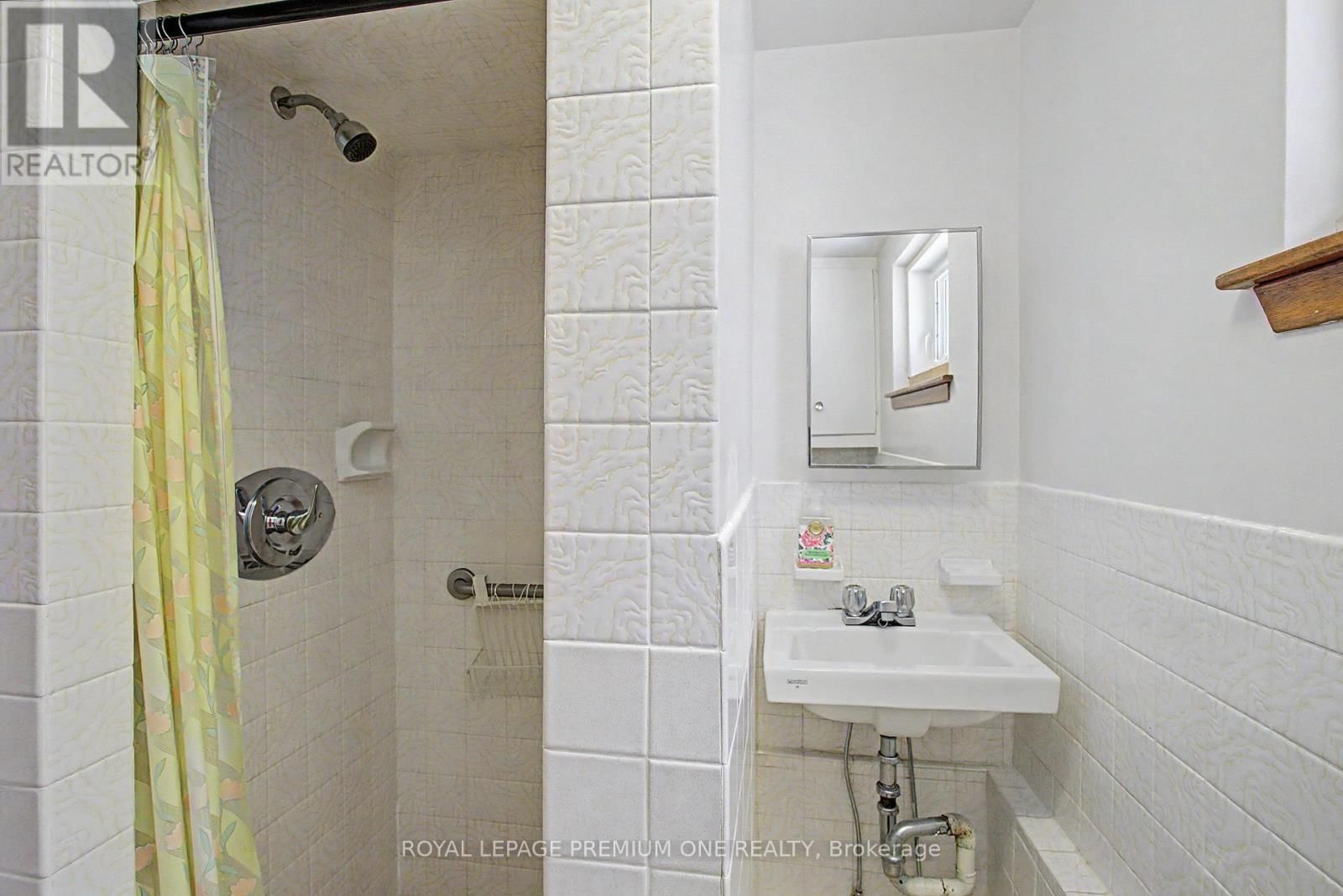 76 TAVISTOCK ROAD Image 33