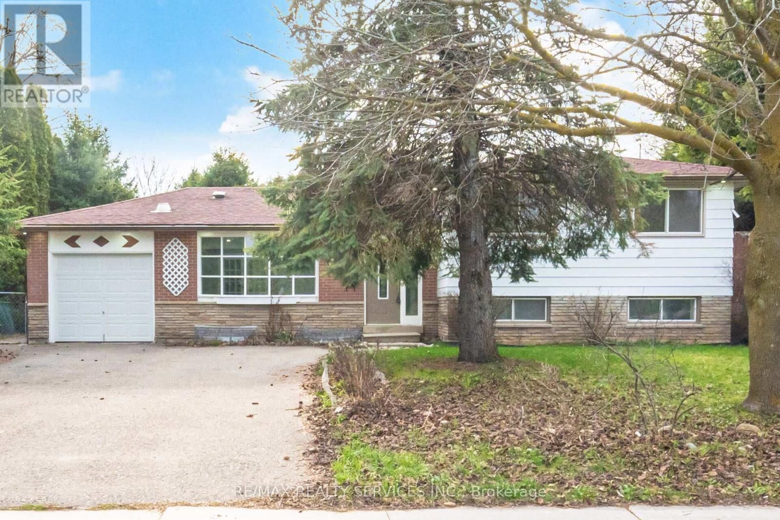 15 LAWRENCE AVENUE Image 1