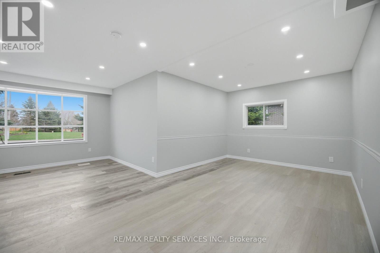 15 LAWRENCE AVENUE Image 14