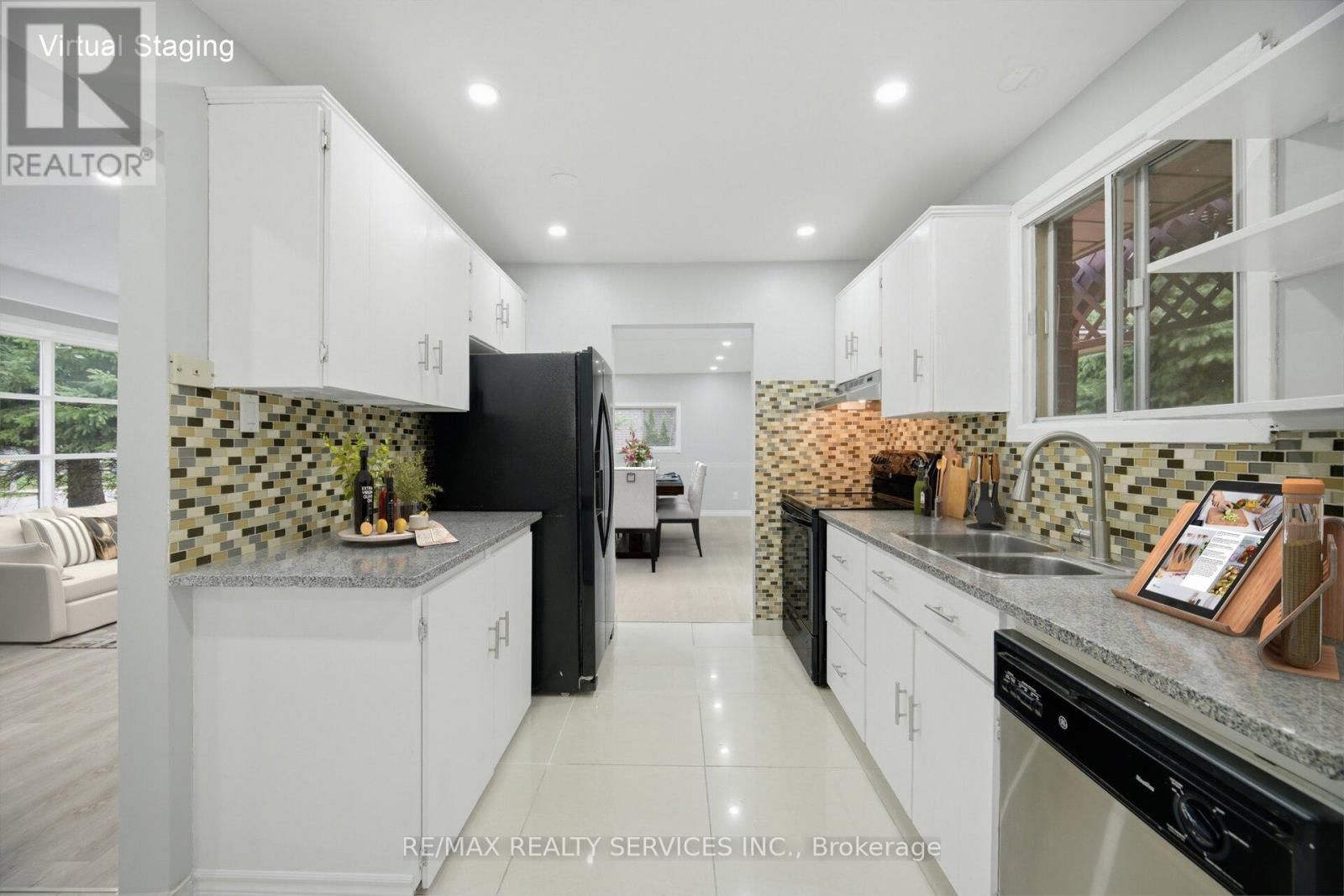 15 LAWRENCE AVENUE Image 17