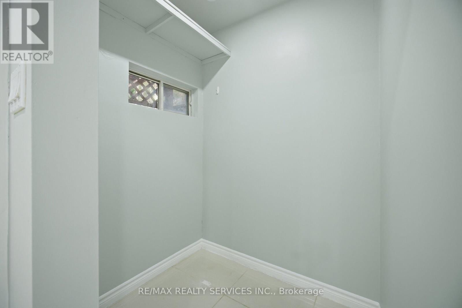 15 LAWRENCE AVENUE Image 18