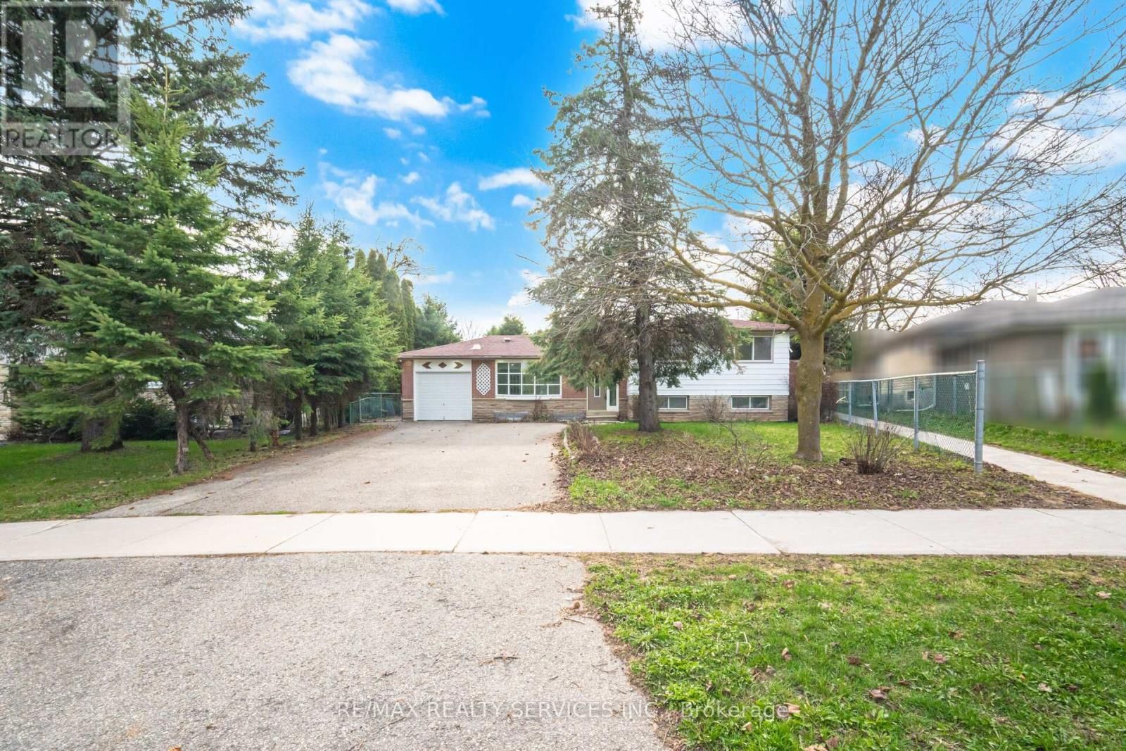 15 LAWRENCE AVENUE Image 2