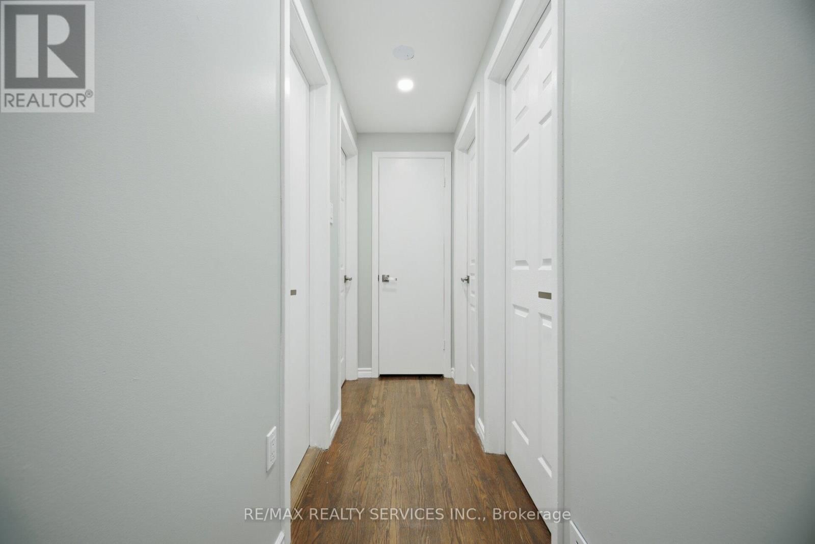 15 LAWRENCE AVENUE Image 20