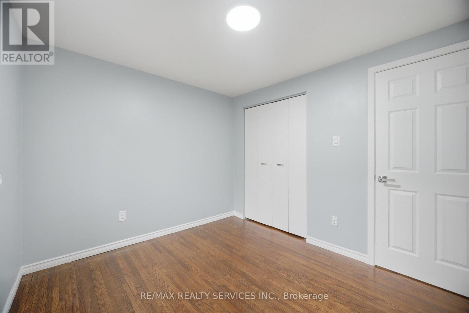 15 LAWRENCE AVENUE Image 22