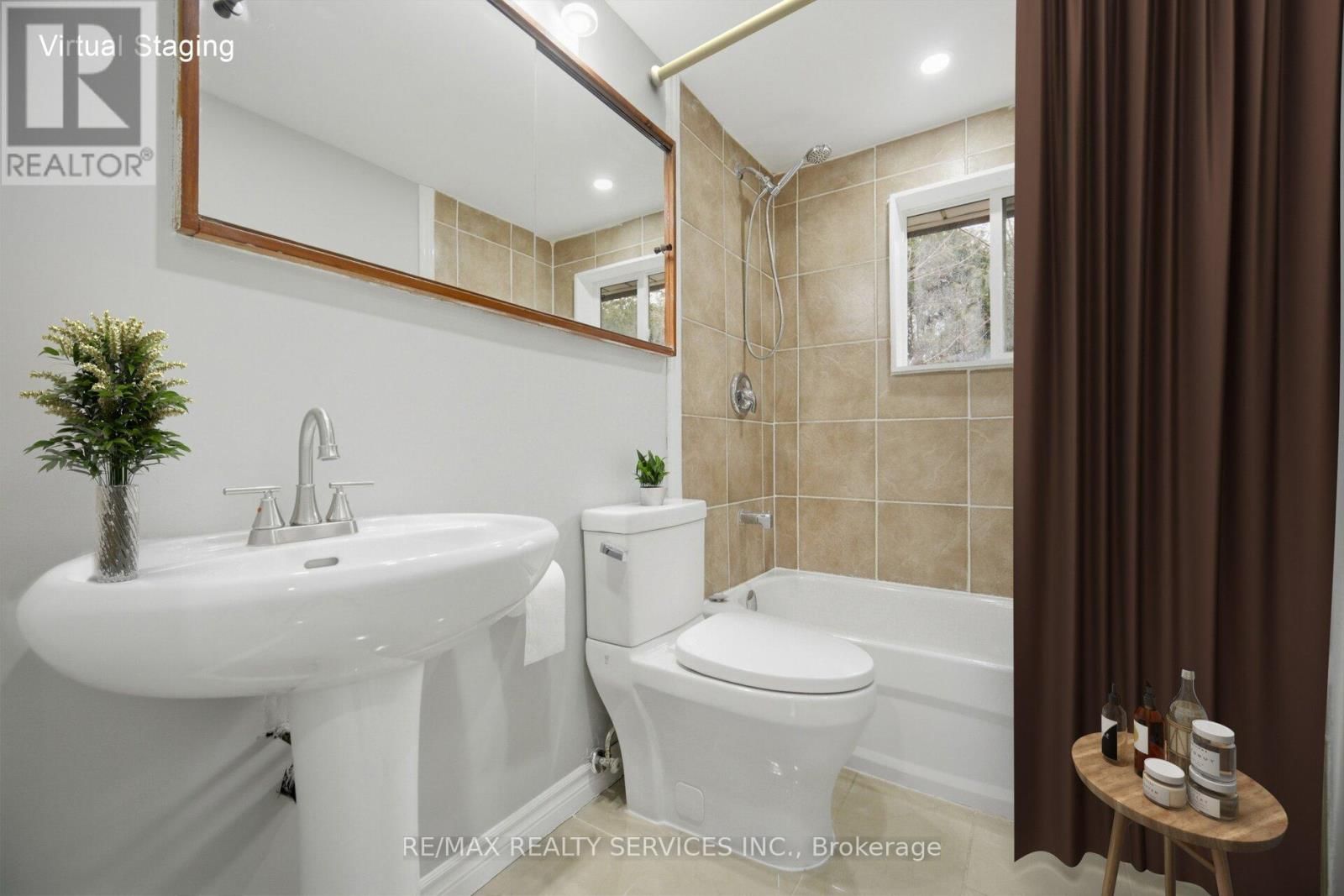 15 LAWRENCE AVENUE Image 27