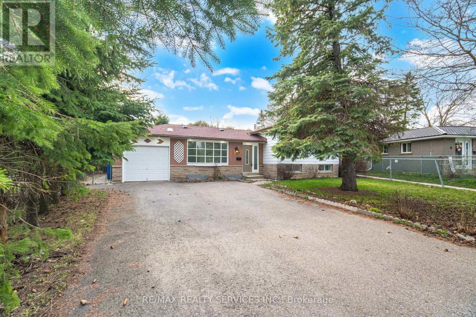 15 LAWRENCE AVENUE Image 3