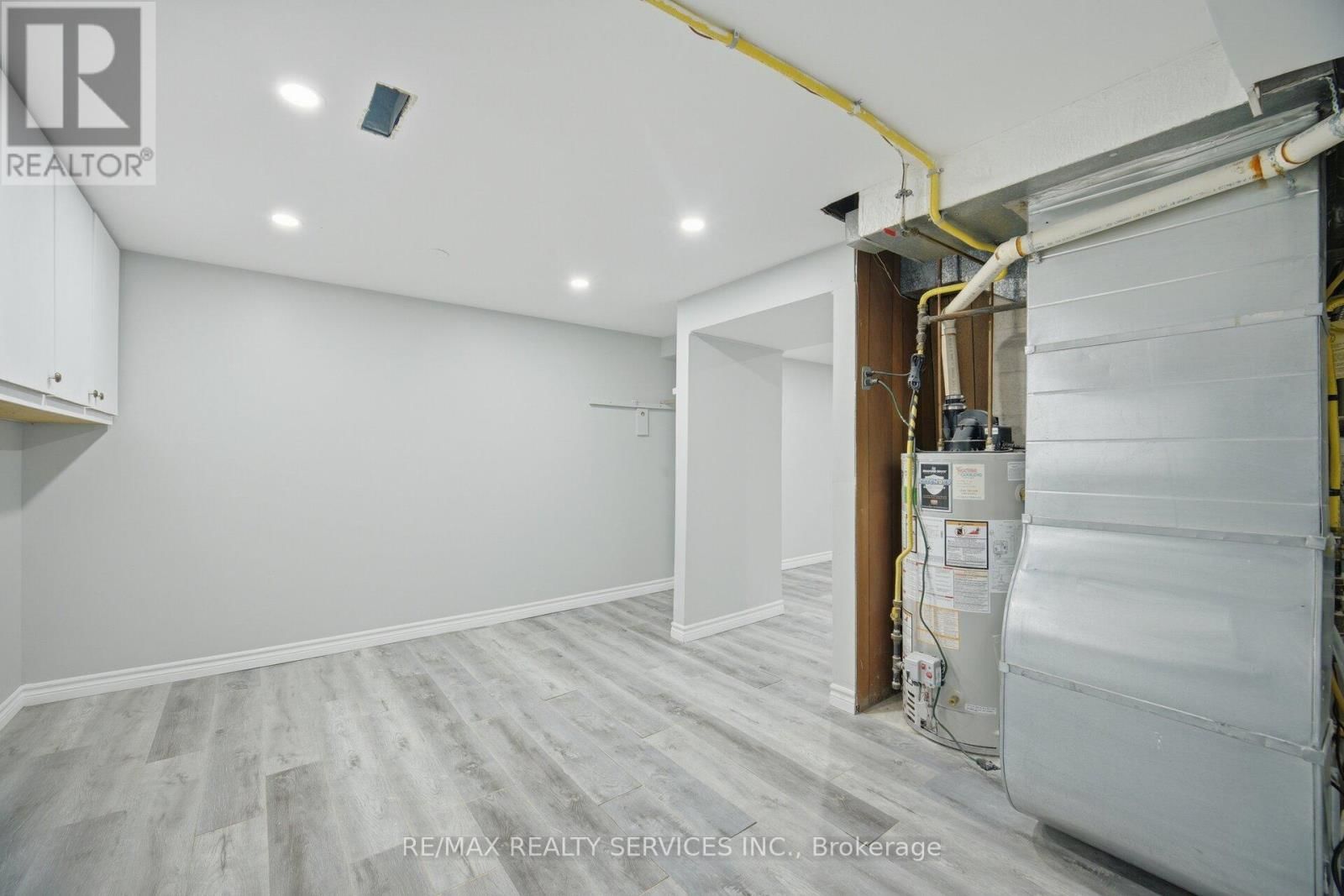 15 LAWRENCE AVENUE Image 30