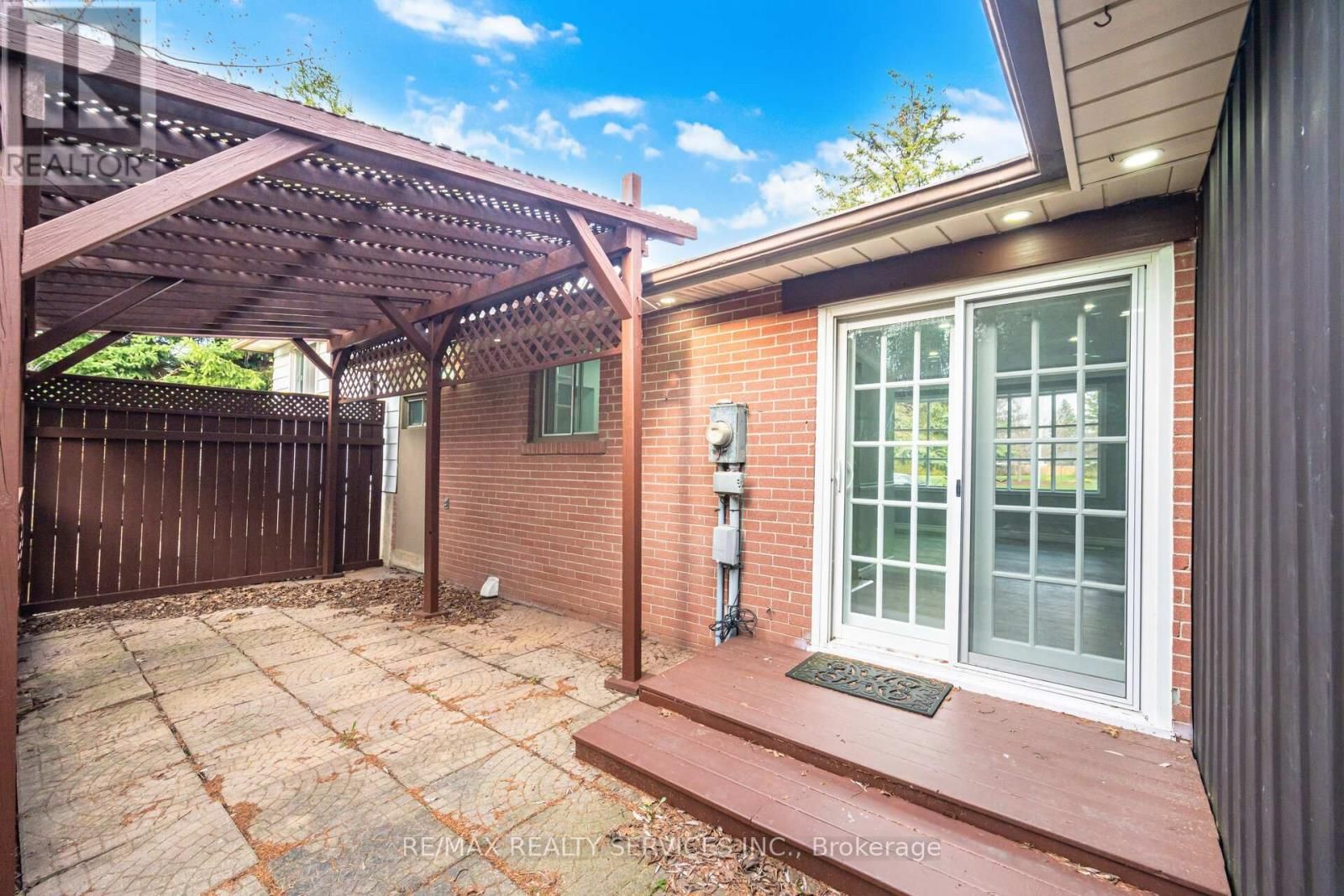 15 LAWRENCE AVENUE Image 40