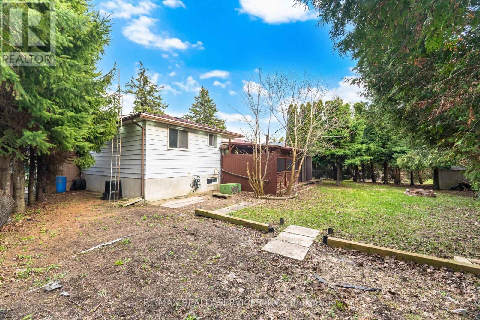 15 LAWRENCE AVENUE Image 41