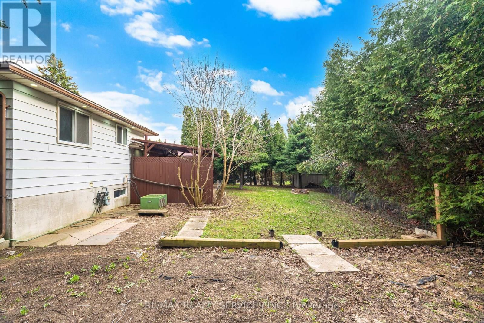 15 LAWRENCE AVENUE Image 42