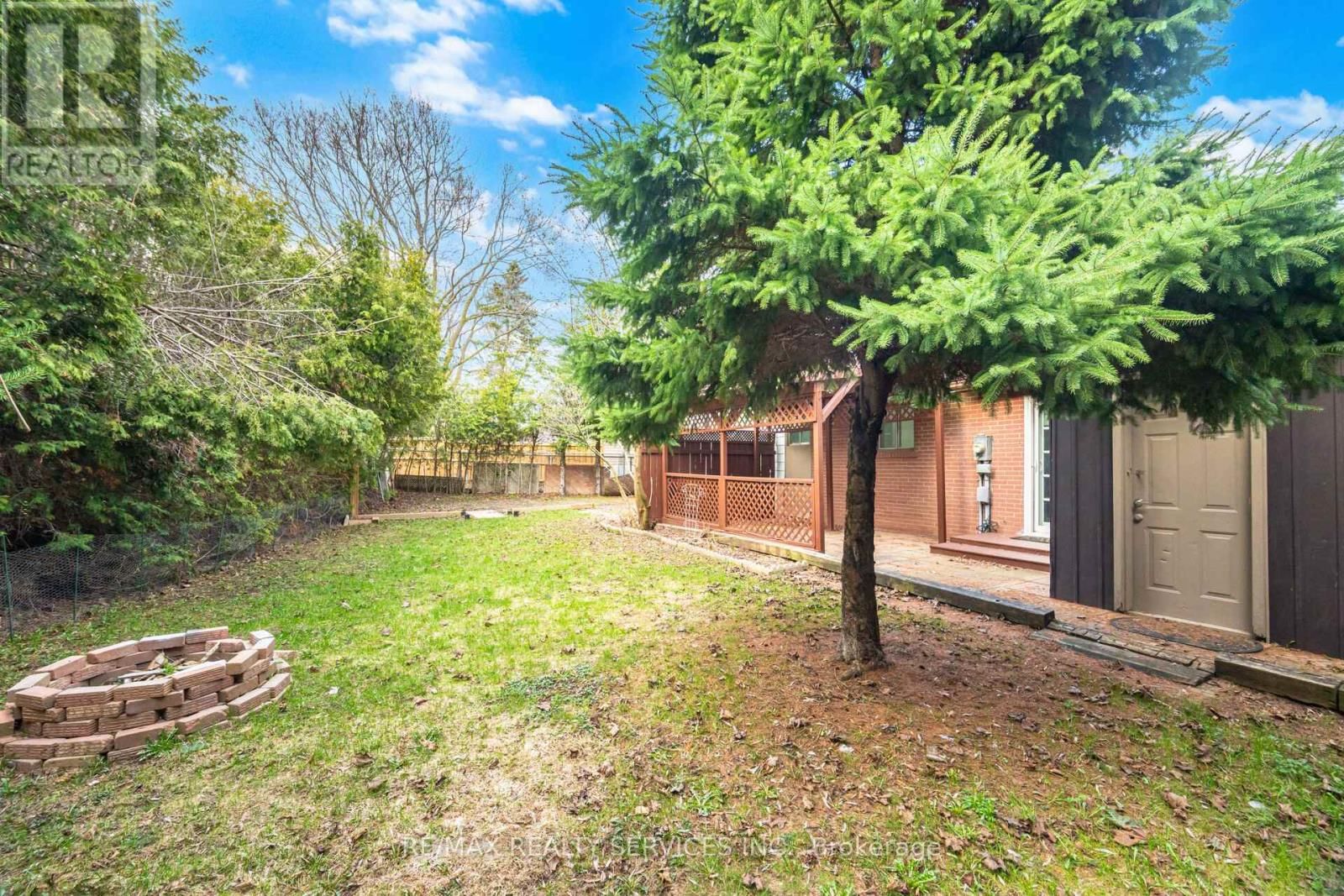 15 LAWRENCE AVENUE Image 43