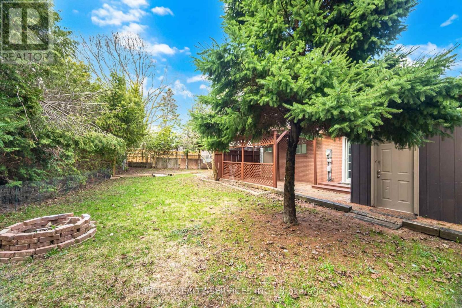 15 LAWRENCE AVENUE Image 44