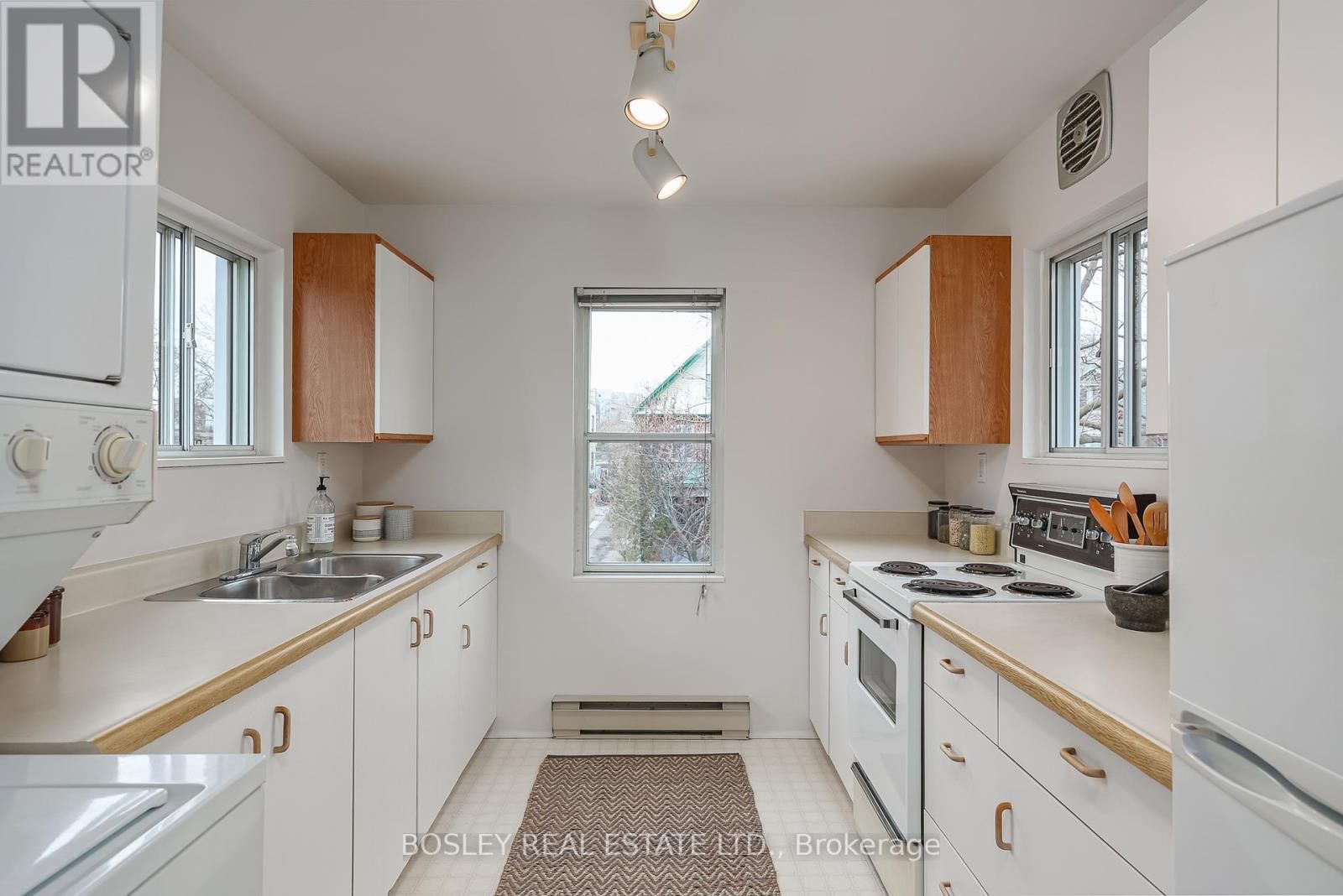 123 GRENADIER ROAD Image 22