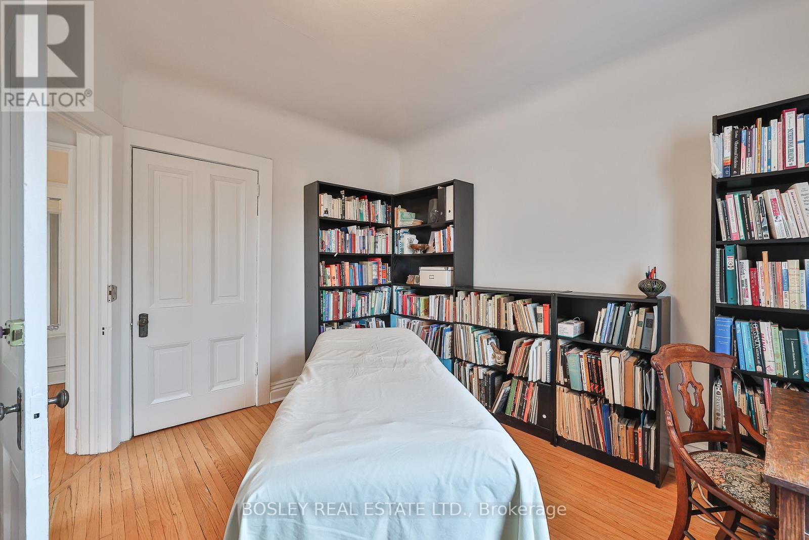 123 GRENADIER ROAD Image 25