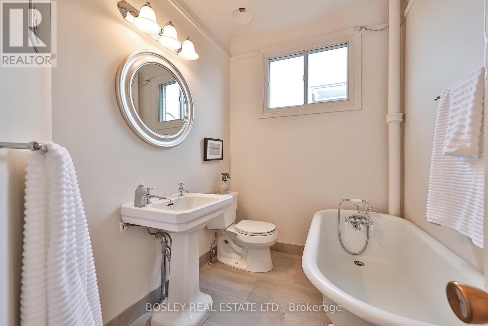 123 GRENADIER ROAD Image 26