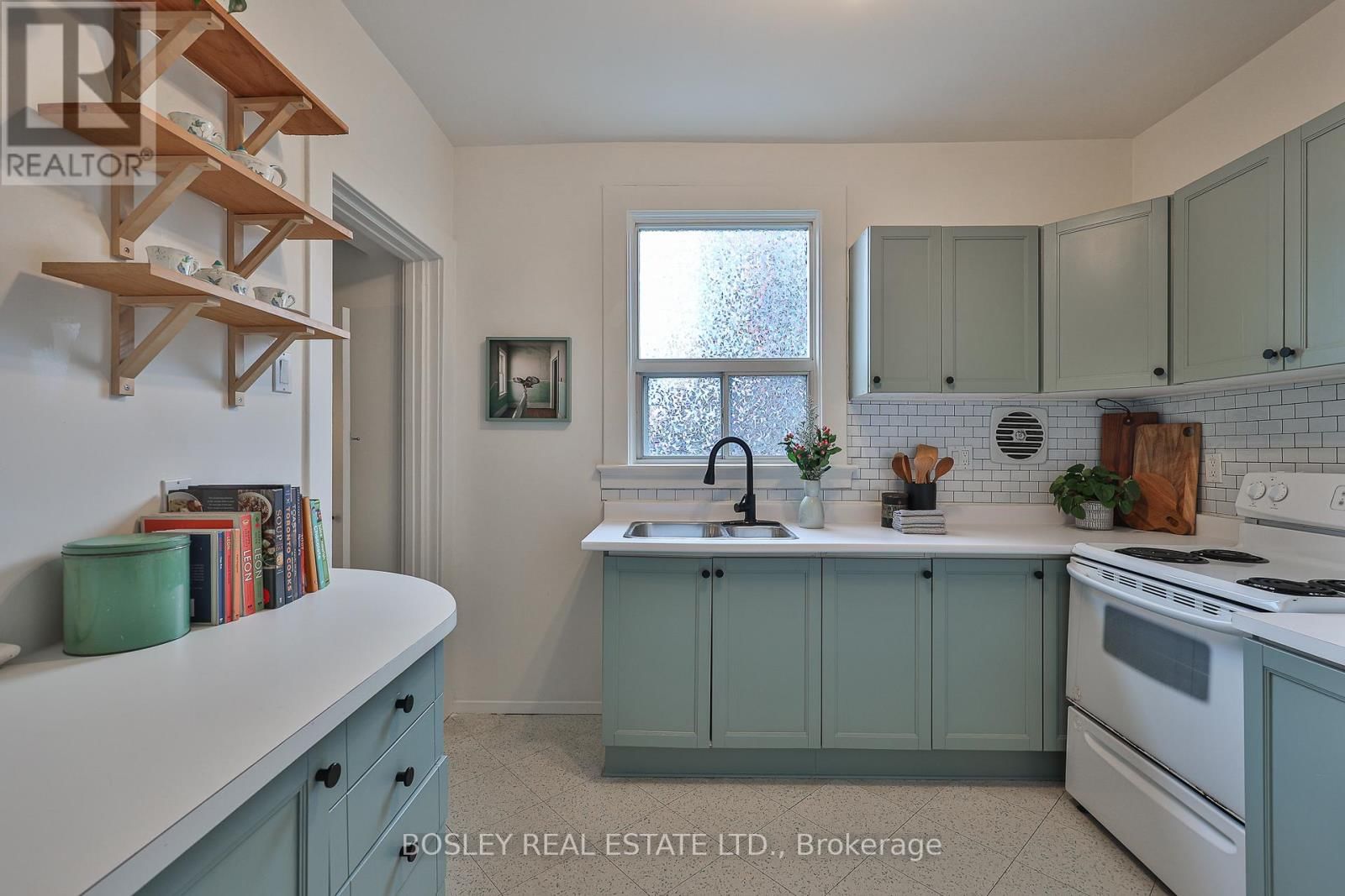 123 GRENADIER ROAD Image 7