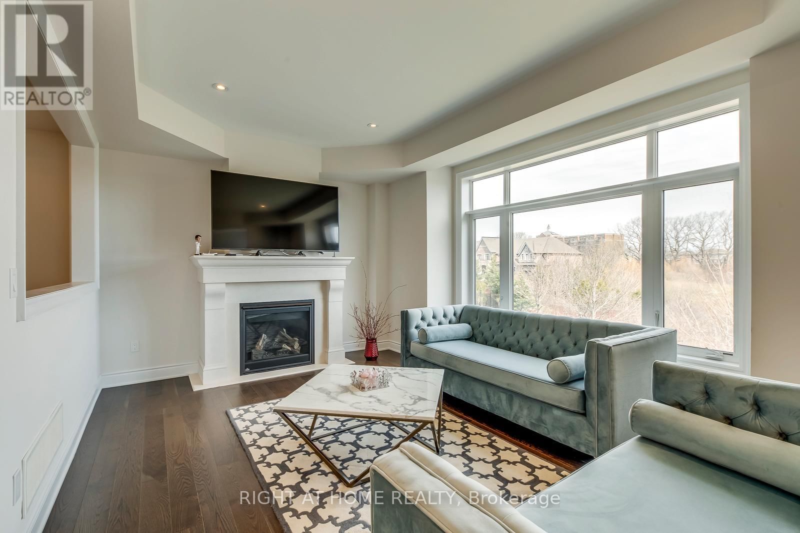 2441 CHATEAU COMMON Image 10