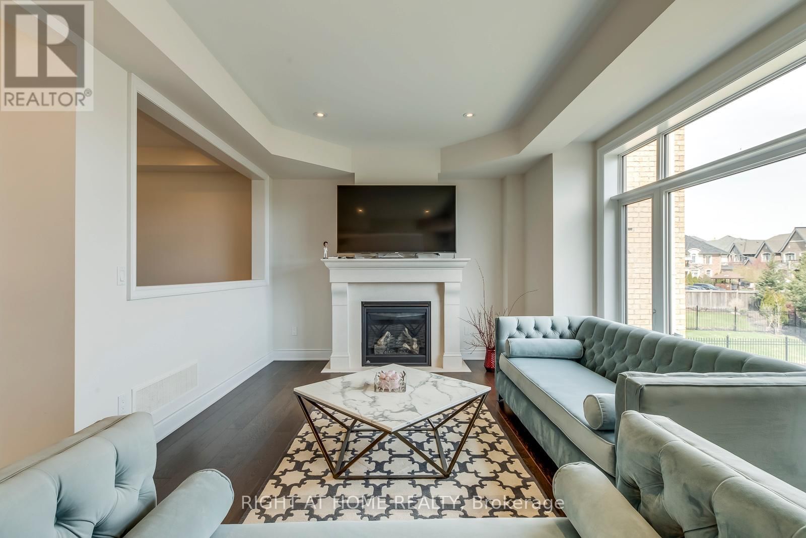 2441 CHATEAU COMMON Image 11