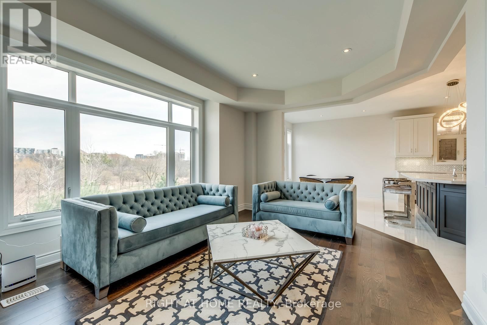 2441 CHATEAU COMMON Image 12