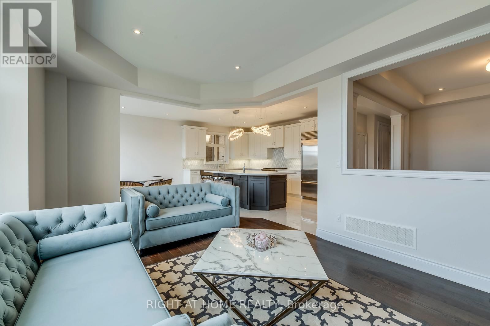 2441 CHATEAU COMMON Image 13