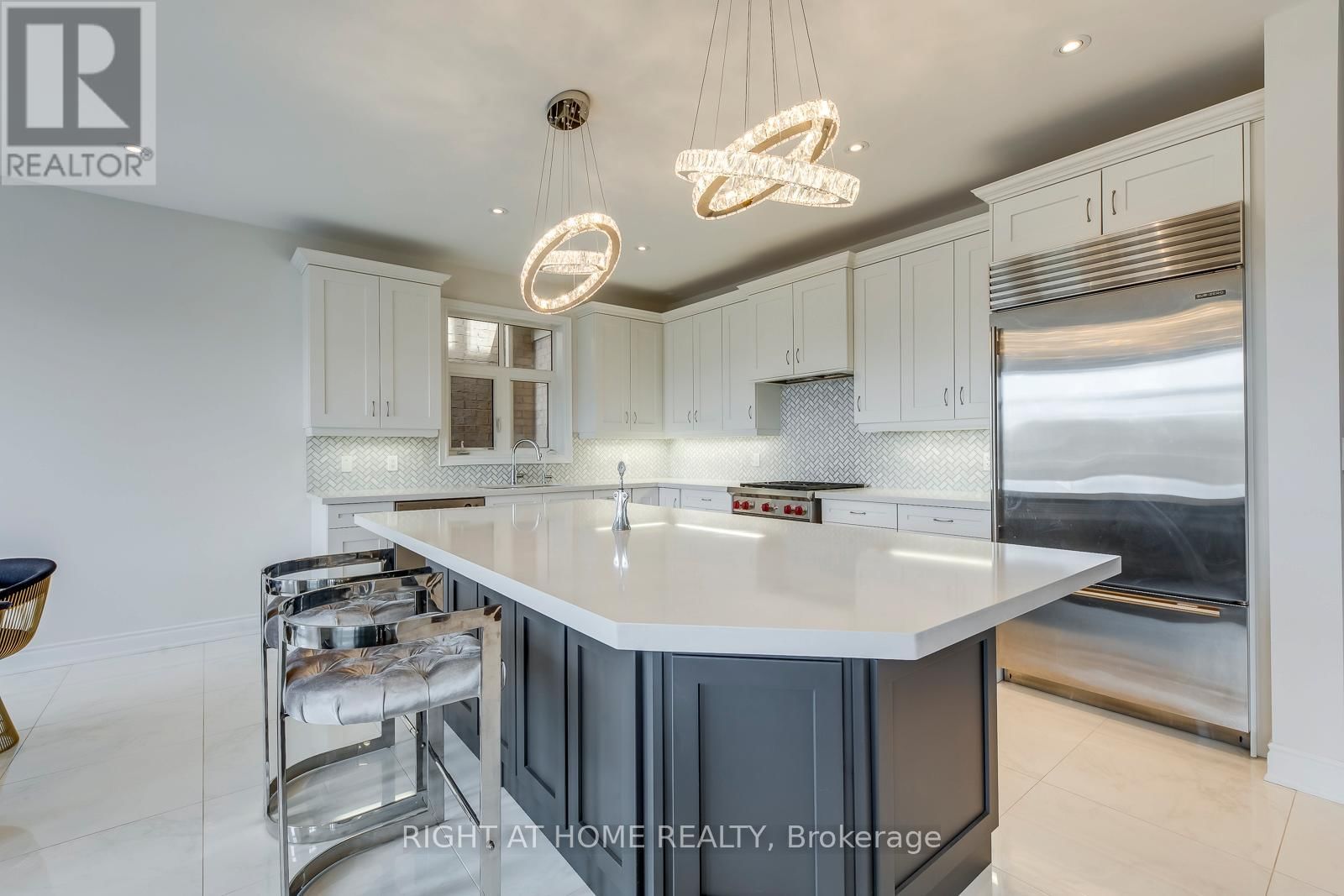 2441 CHATEAU COMMON Image 14