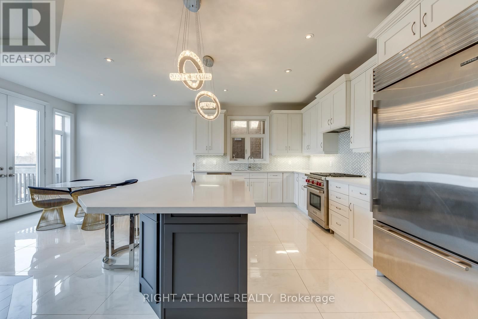 2441 CHATEAU COMMON Image 16