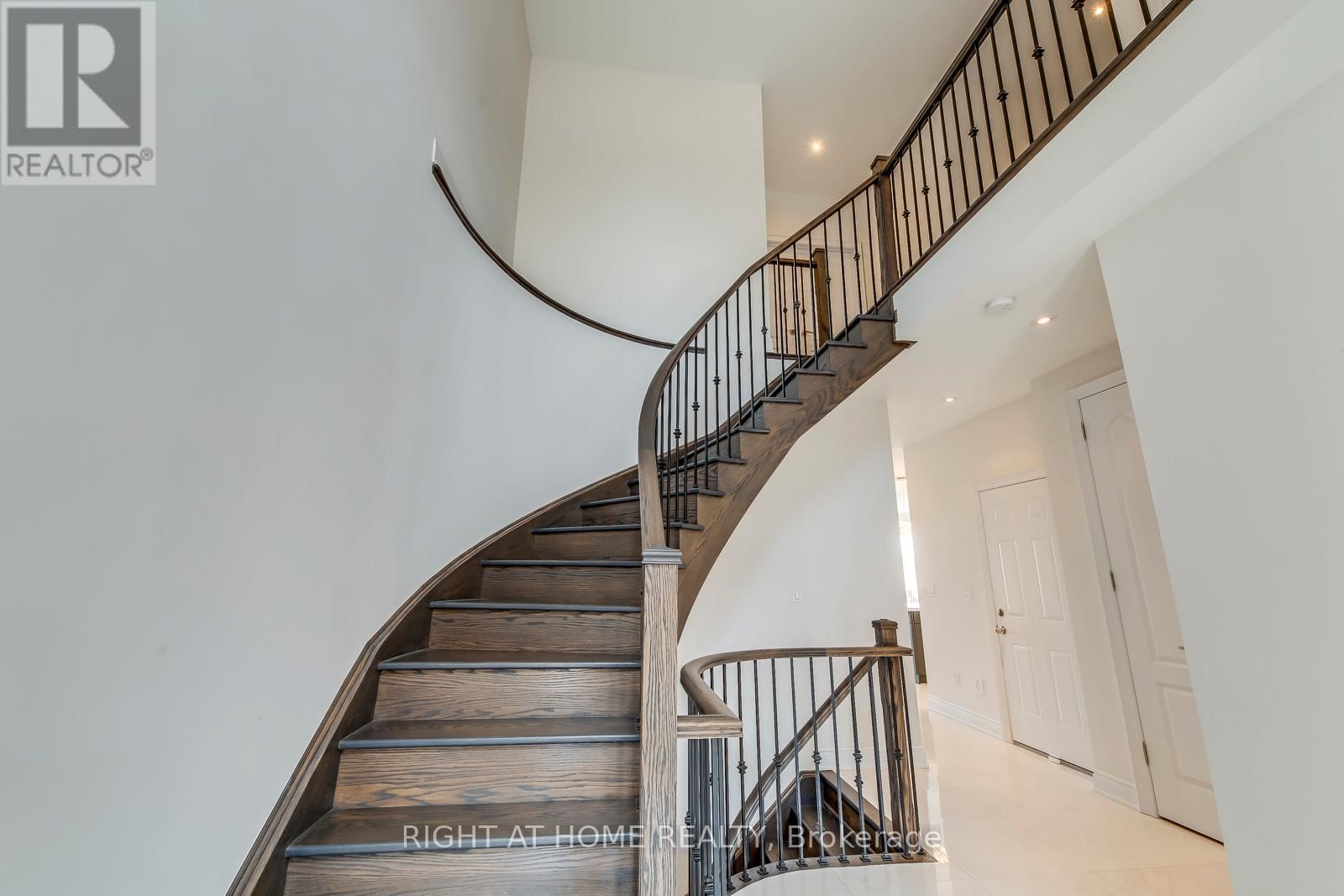 2441 CHATEAU COMMON Image 29