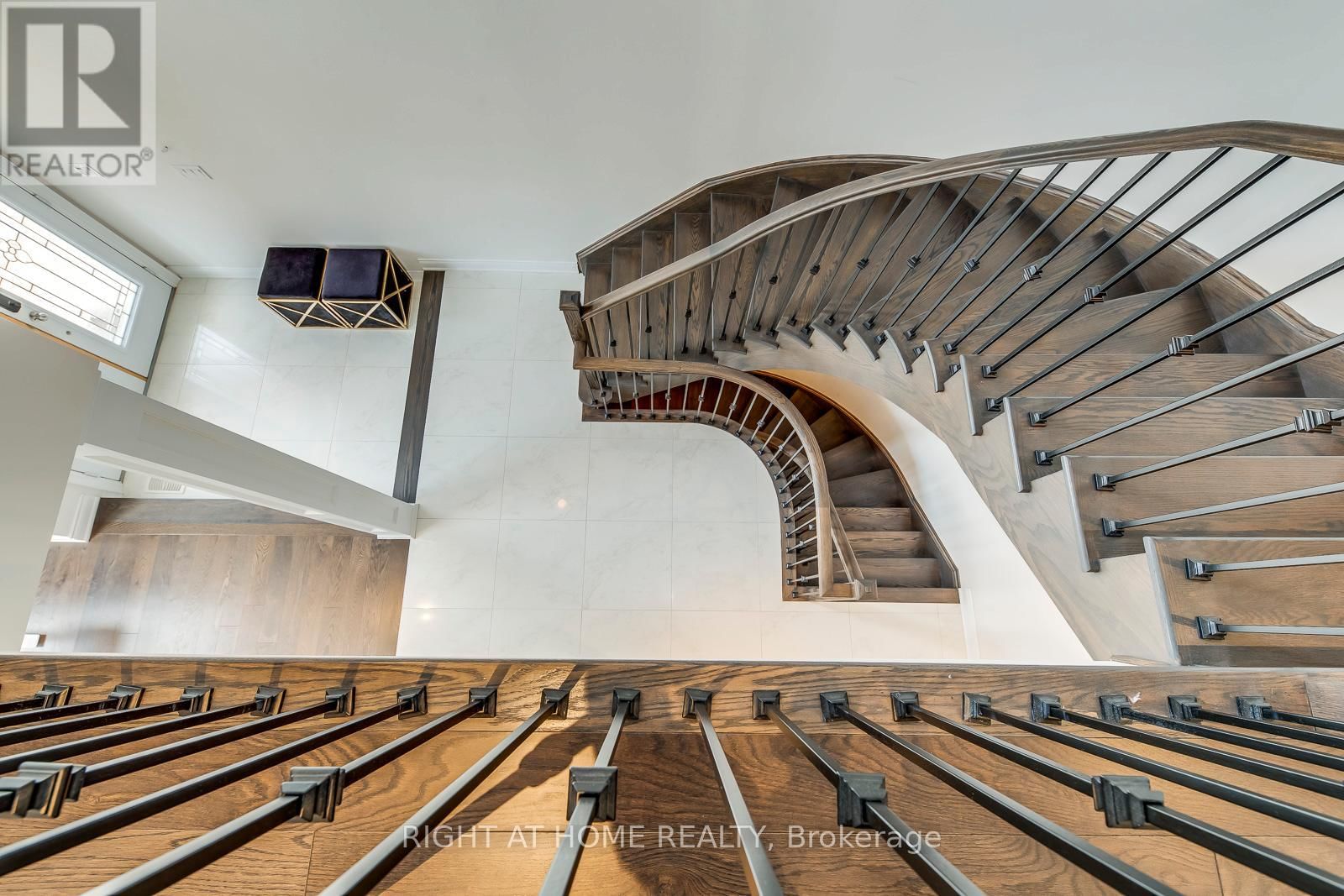 2441 CHATEAU COMMON Image 30