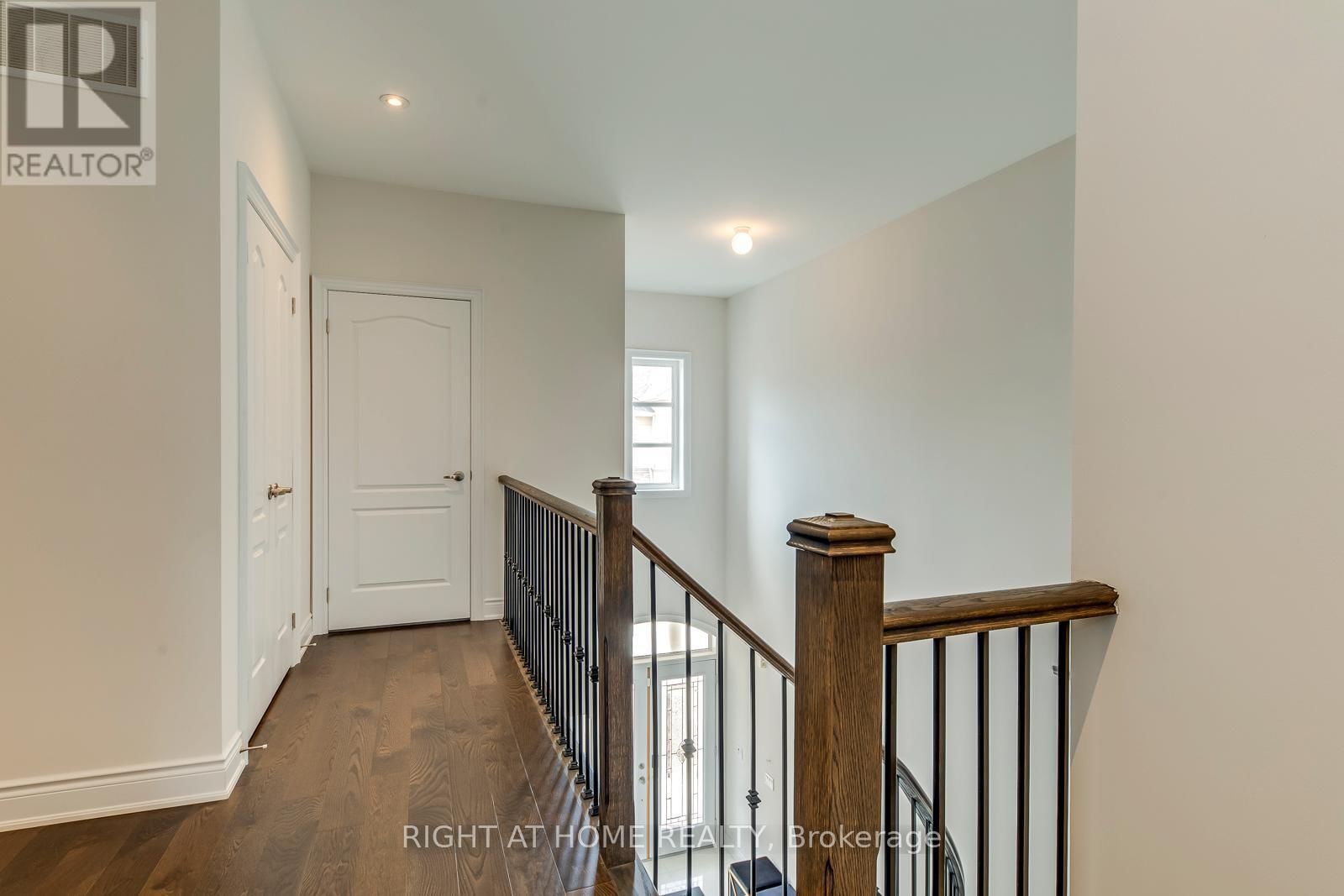 2441 CHATEAU COMMON Image 31