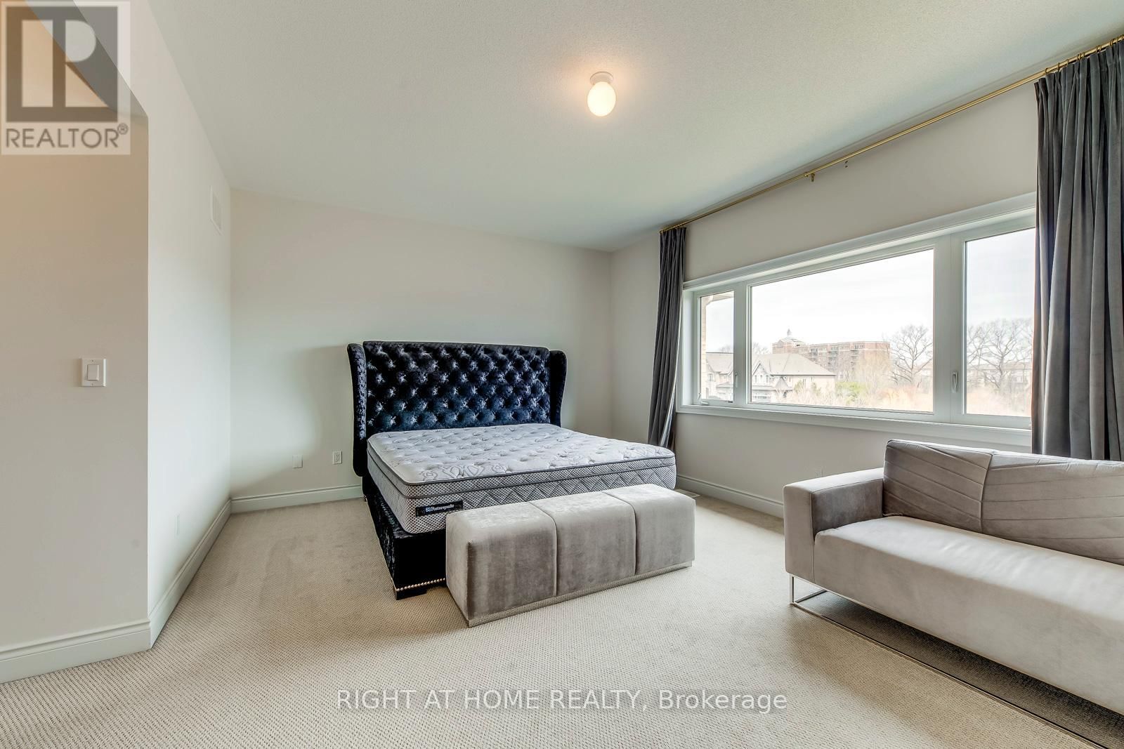 2441 CHATEAU COMMON Image 33