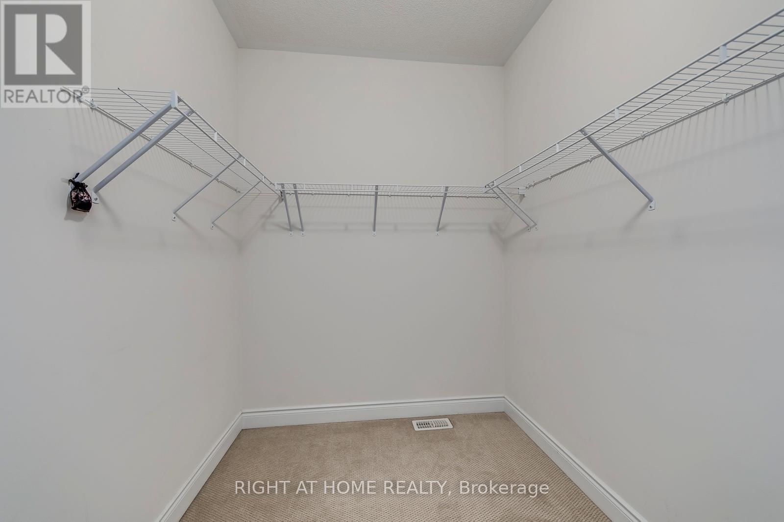 2441 CHATEAU COMMON Image 36