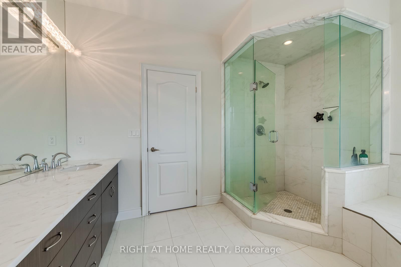 2441 CHATEAU COMMON Image 39