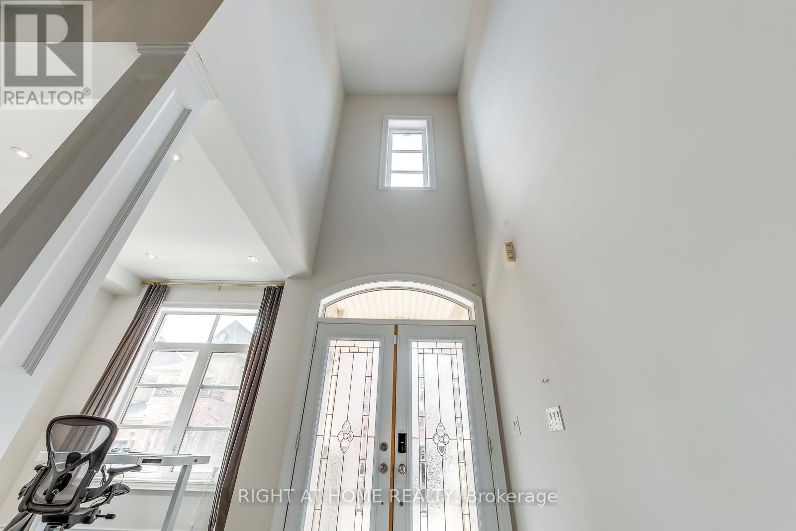 2441 CHATEAU COMMON Image 4