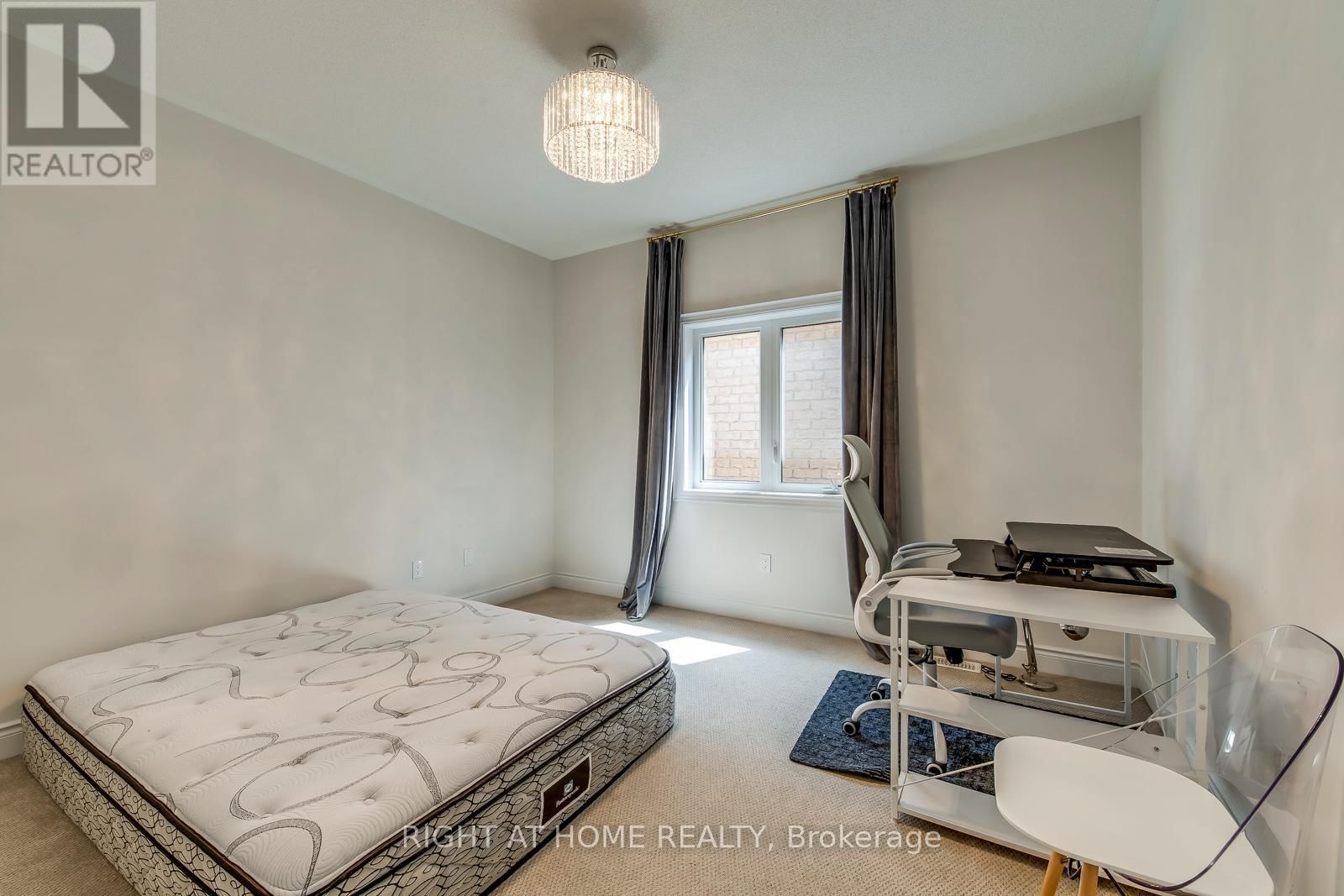 2441 CHATEAU COMMON Image 43