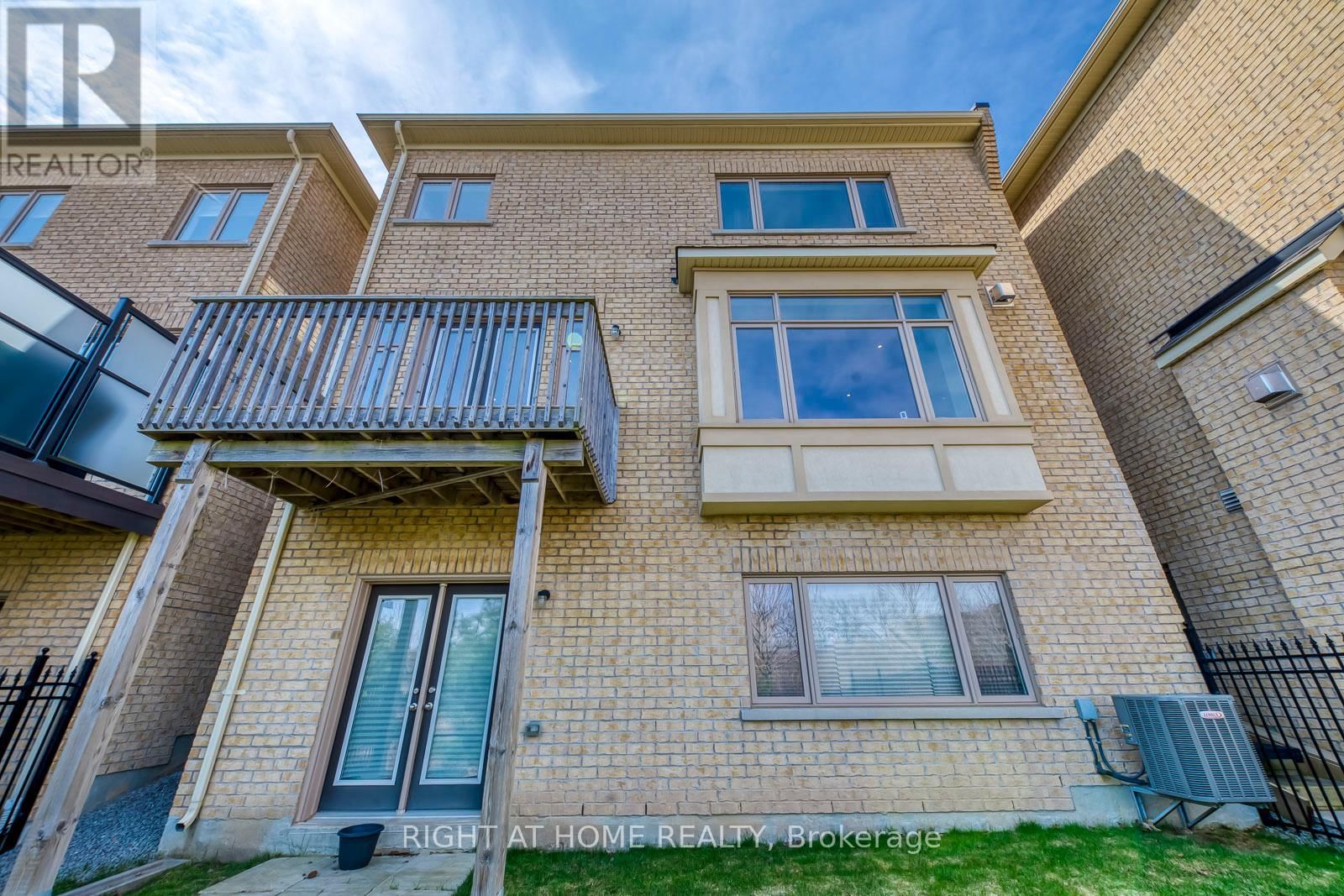 2441 CHATEAU COMMON Image 49