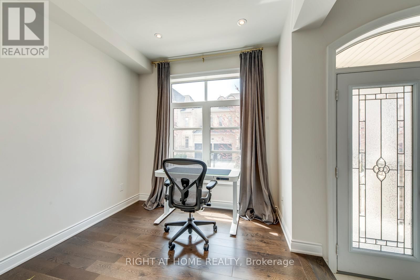 2441 CHATEAU COMMON Image 5