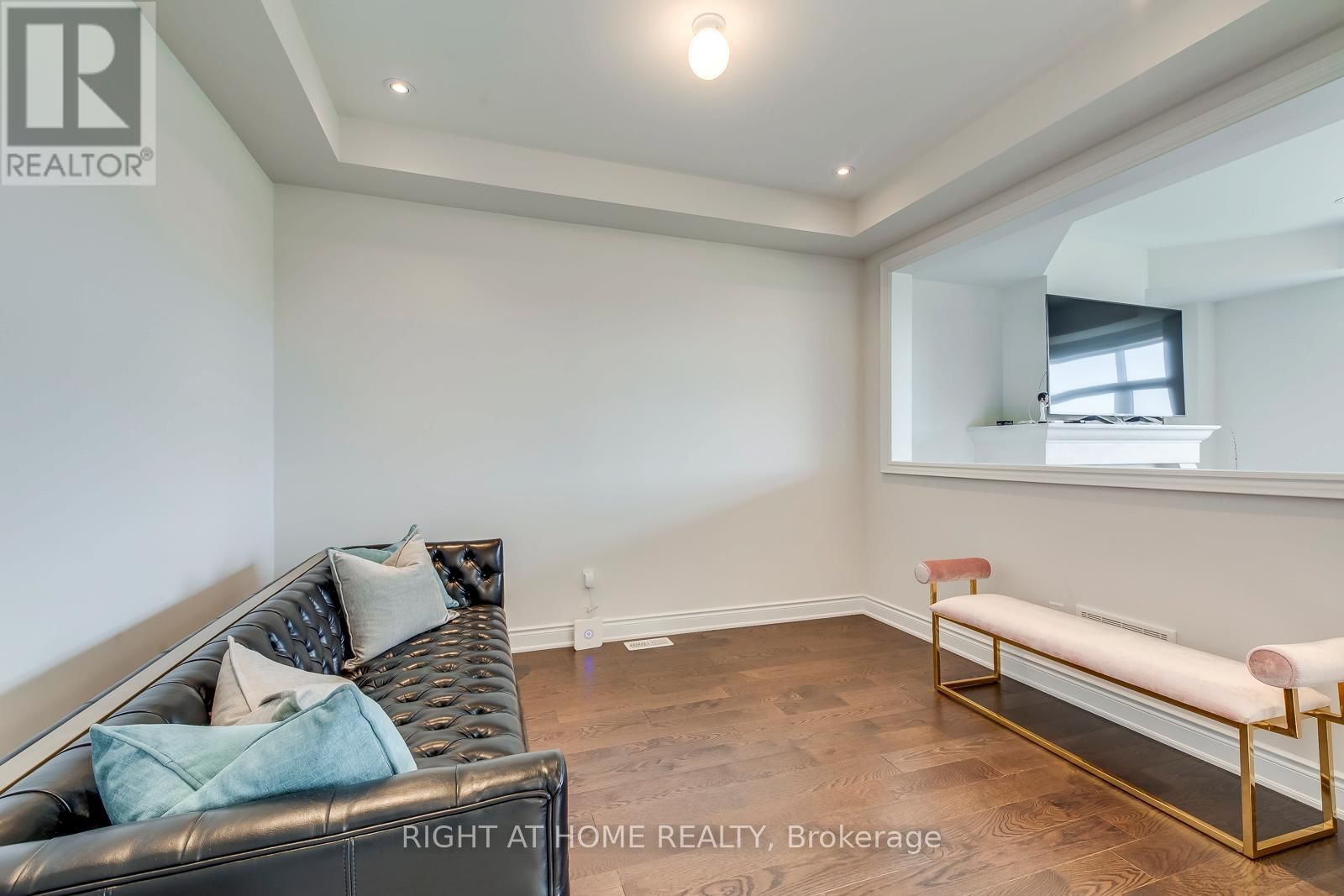 2441 CHATEAU COMMON Image 8