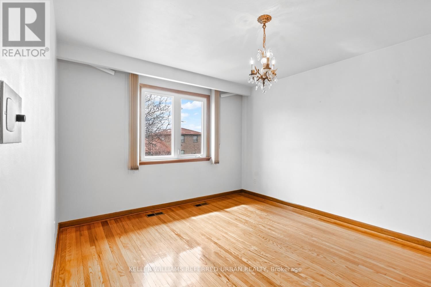 583 QUEENS DRIVE Image 14