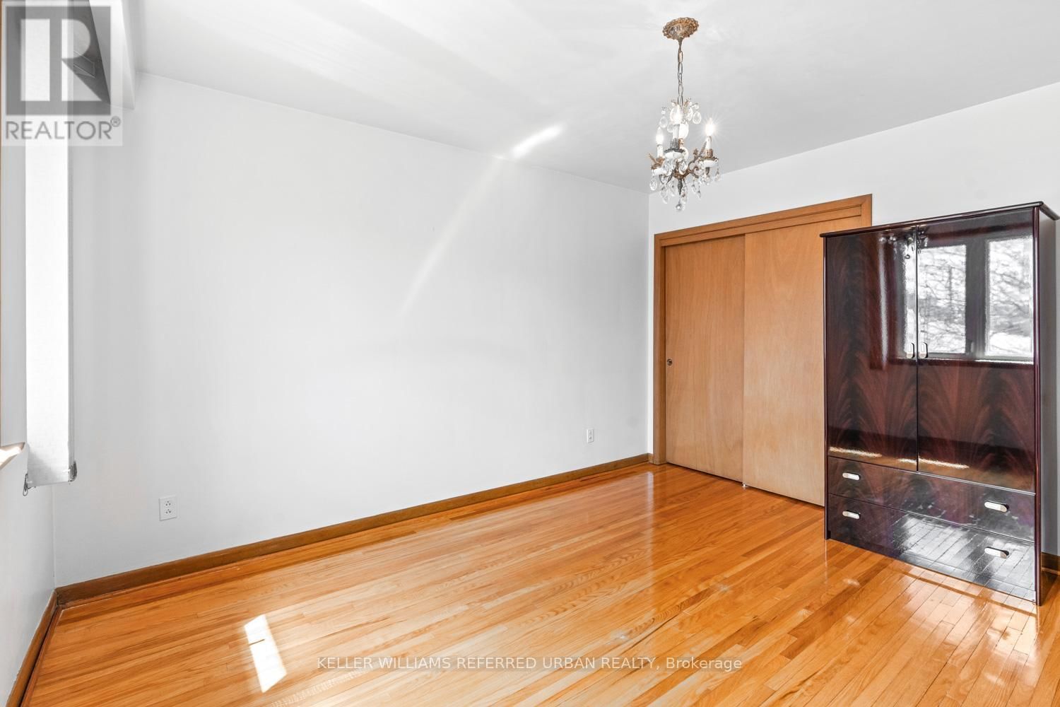 583 QUEENS DRIVE Image 15