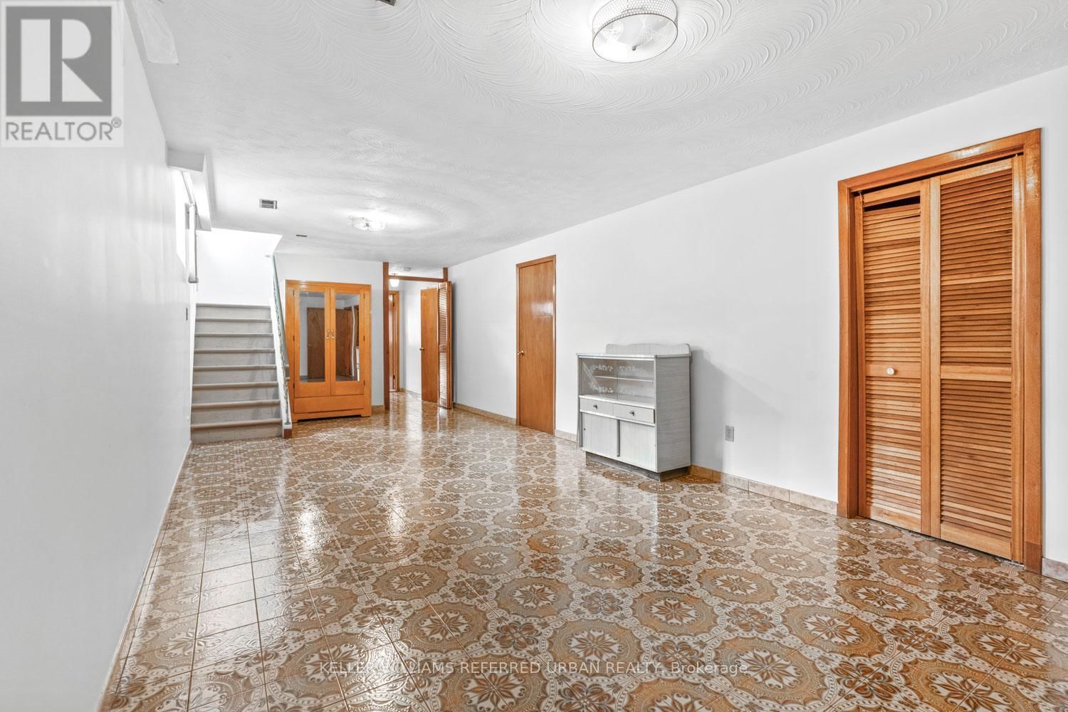 583 QUEENS DRIVE Image 23