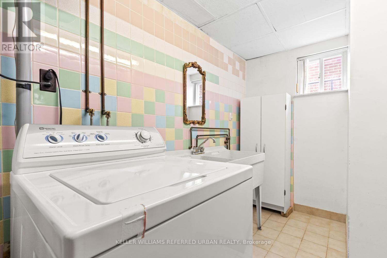 583 QUEENS DRIVE Image 31