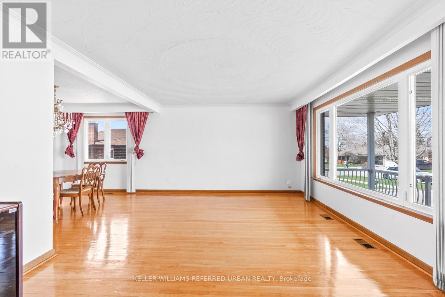 583 QUEENS DRIVE Image 4