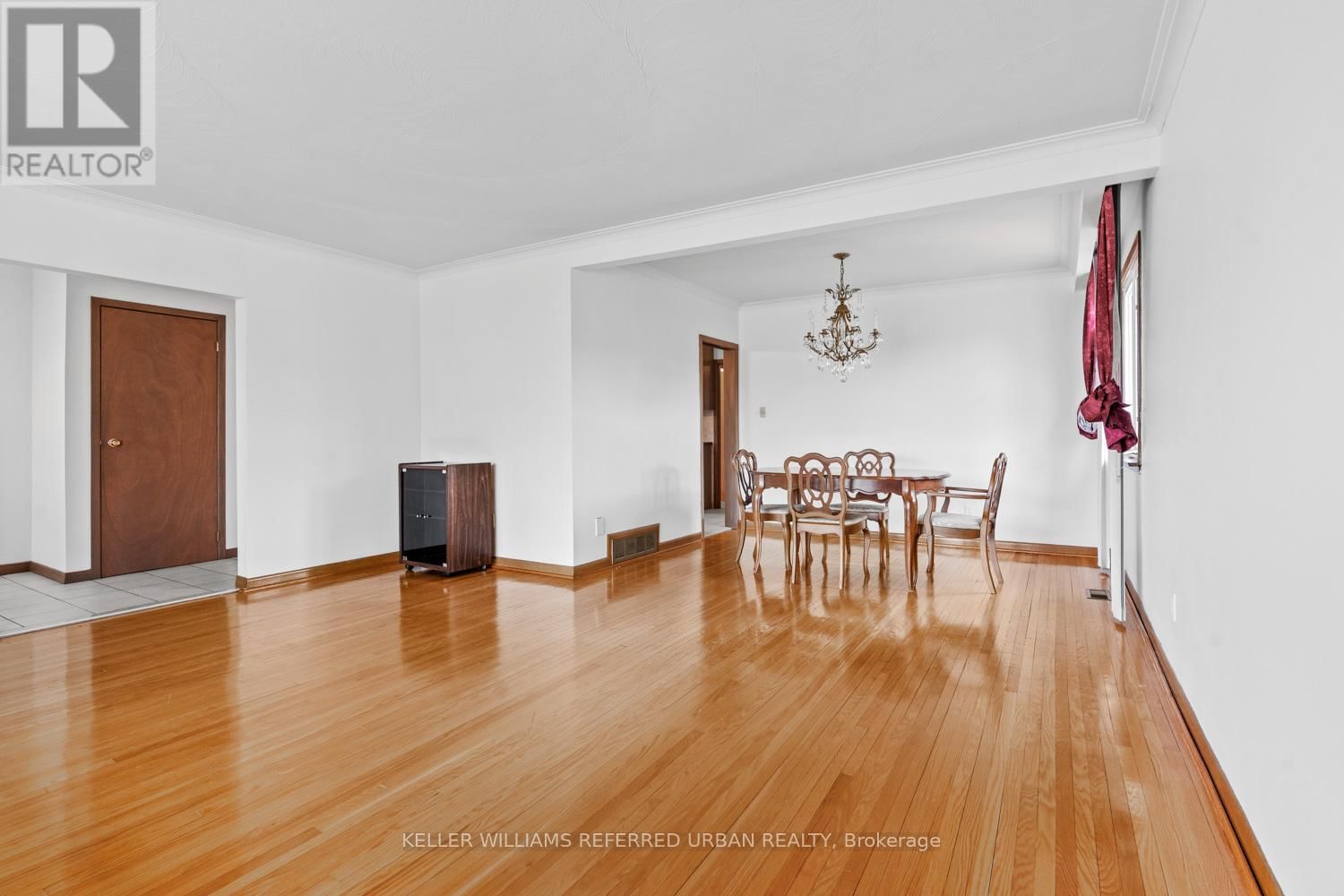 583 QUEENS DRIVE Image 6