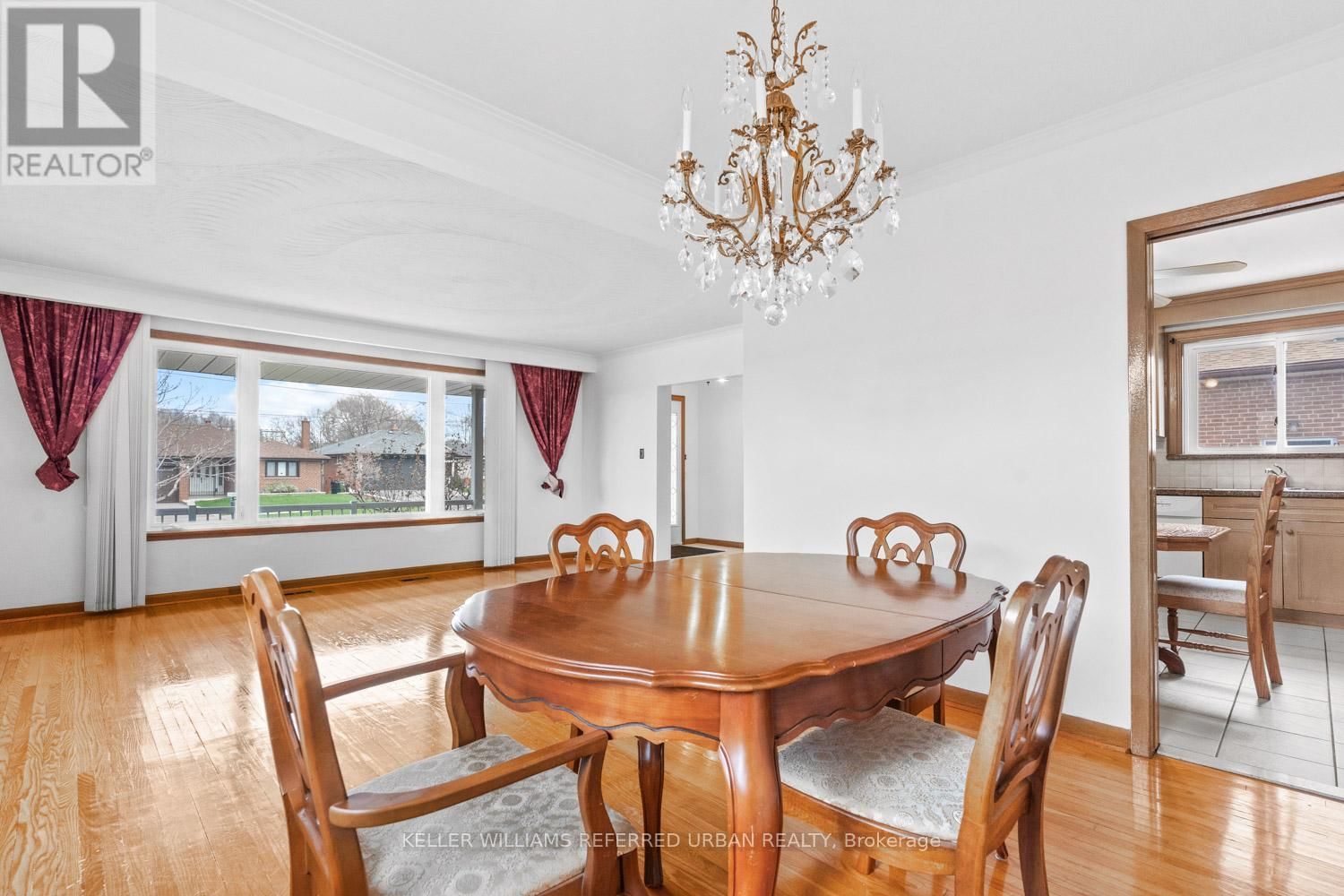 583 QUEENS DRIVE Image 9