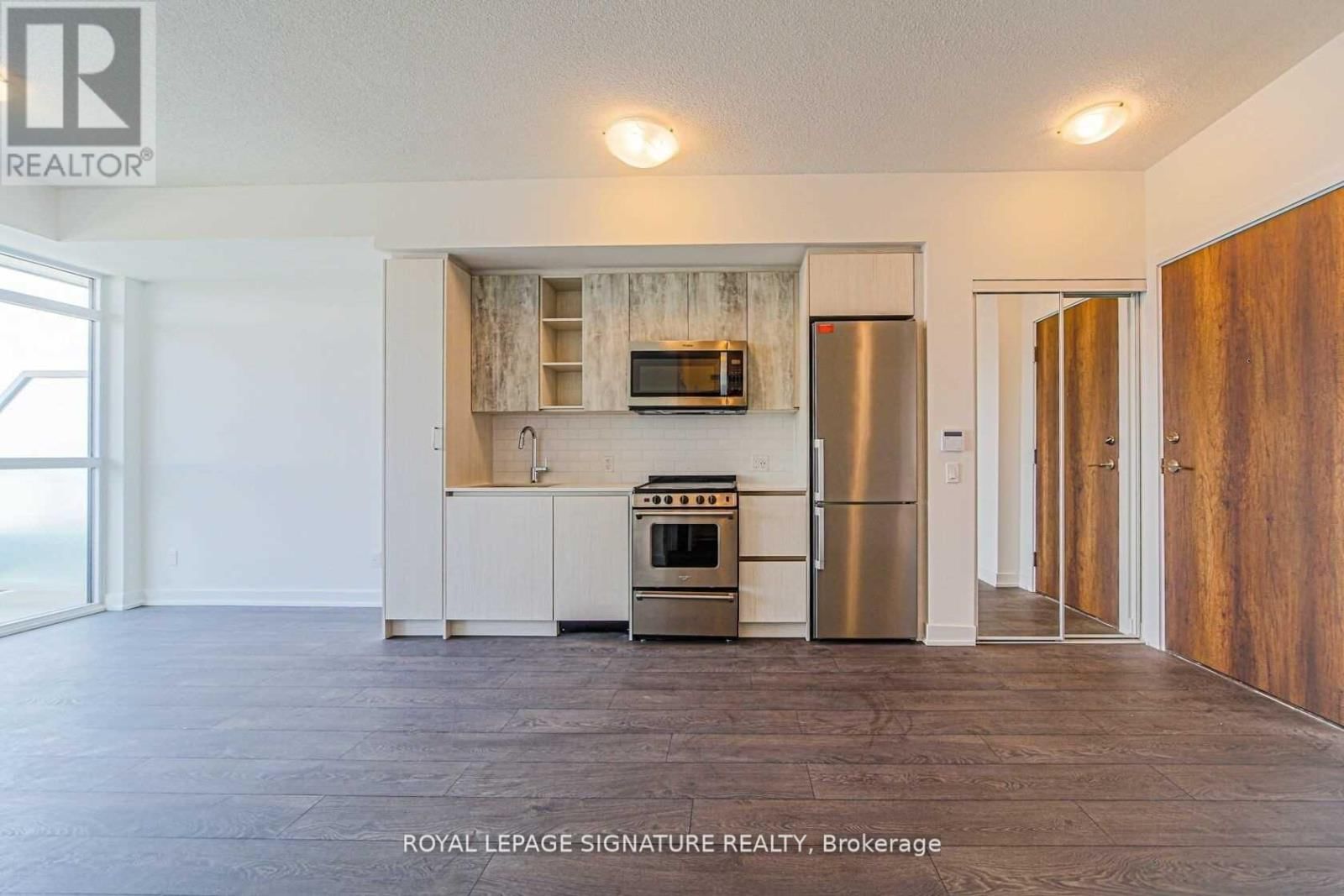 2401 - 251 MANITOBA STREET Image 2