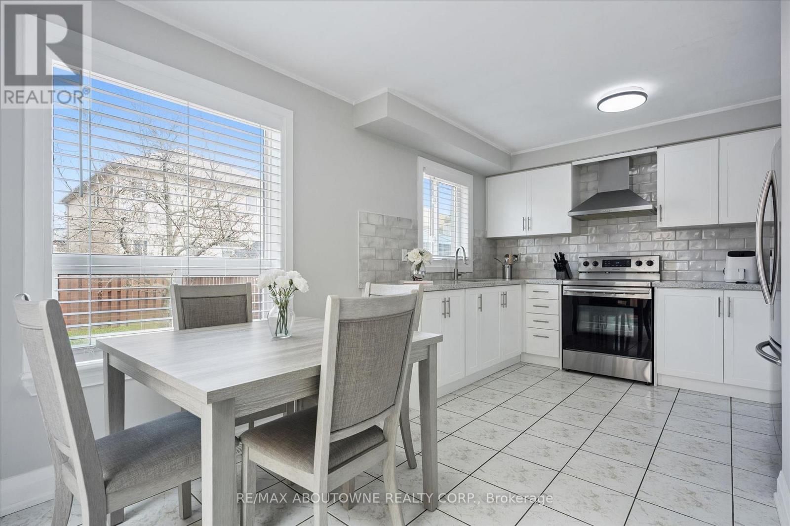 5449 ROCHELLE WAY Image 11