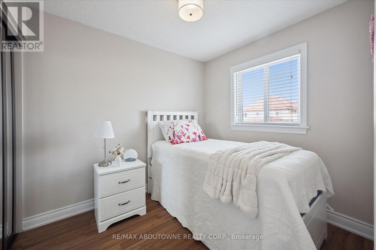 5449 ROCHELLE WAY Image 20