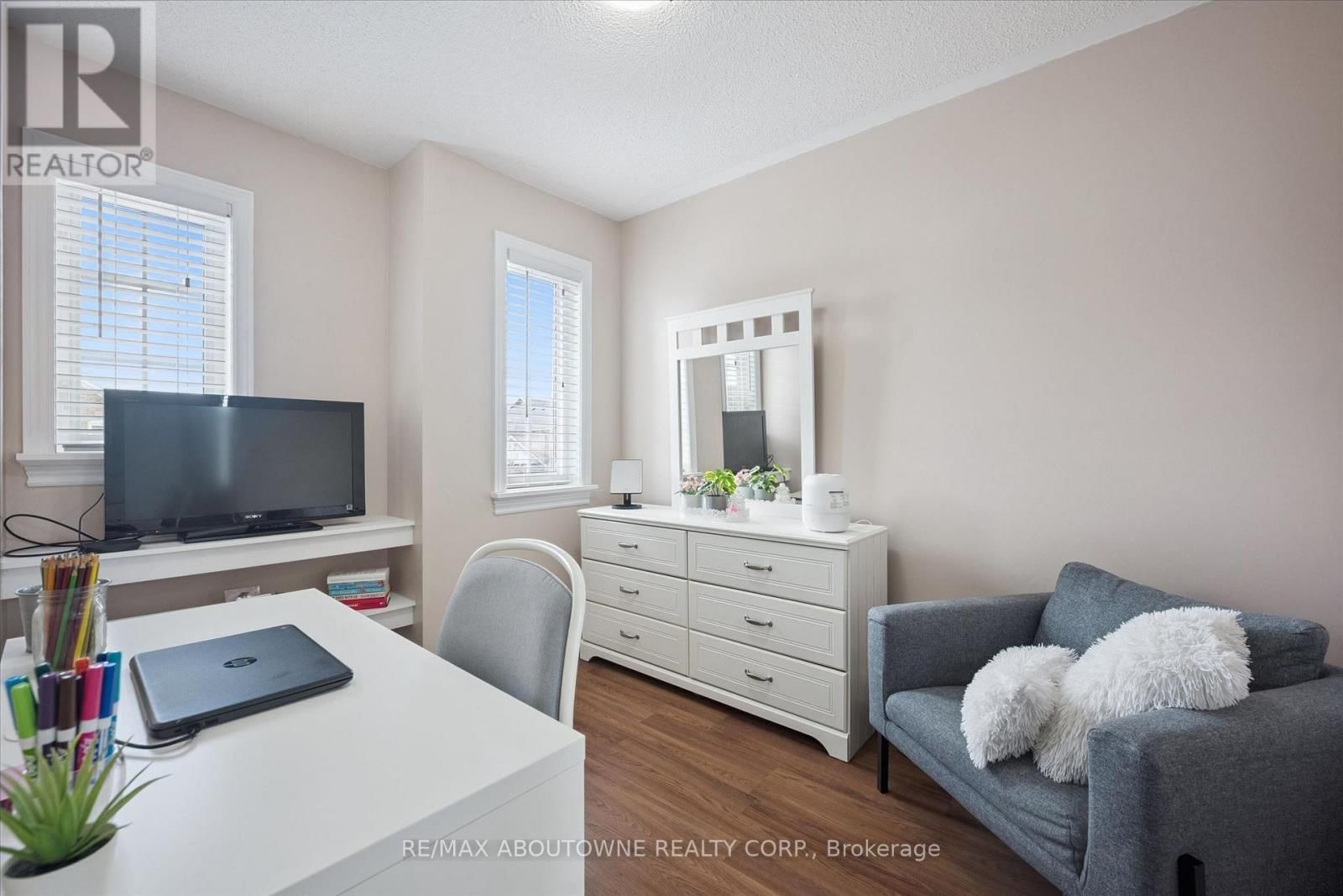 5449 ROCHELLE WAY Image 22