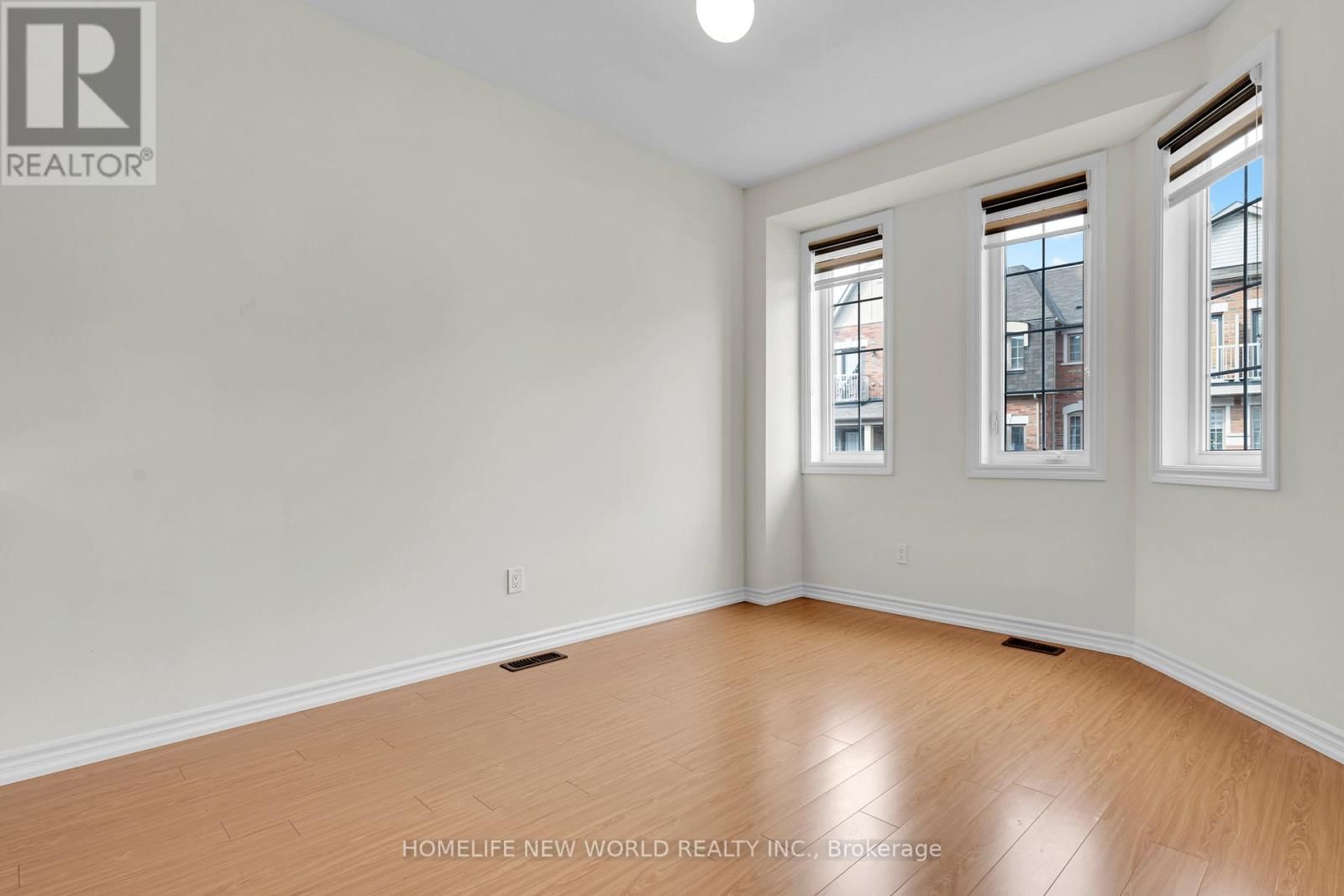 8 SHIFF CRESCENT Image 18